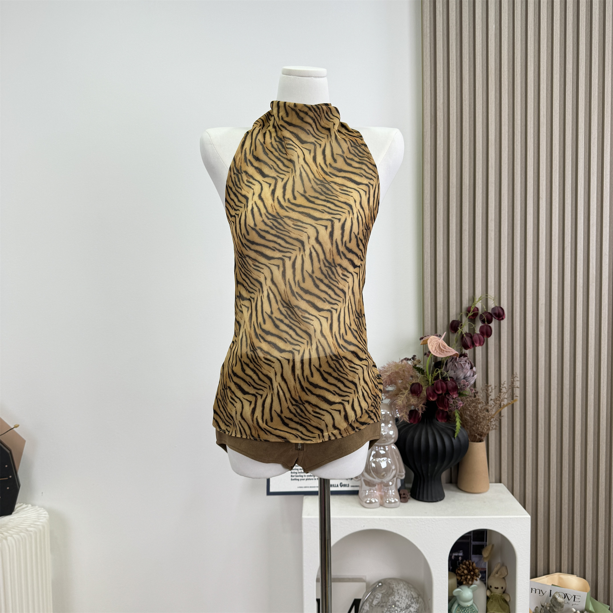 Retro Tiger Print Halter Neck Sleeveless Top with Backless Lace-Up Design