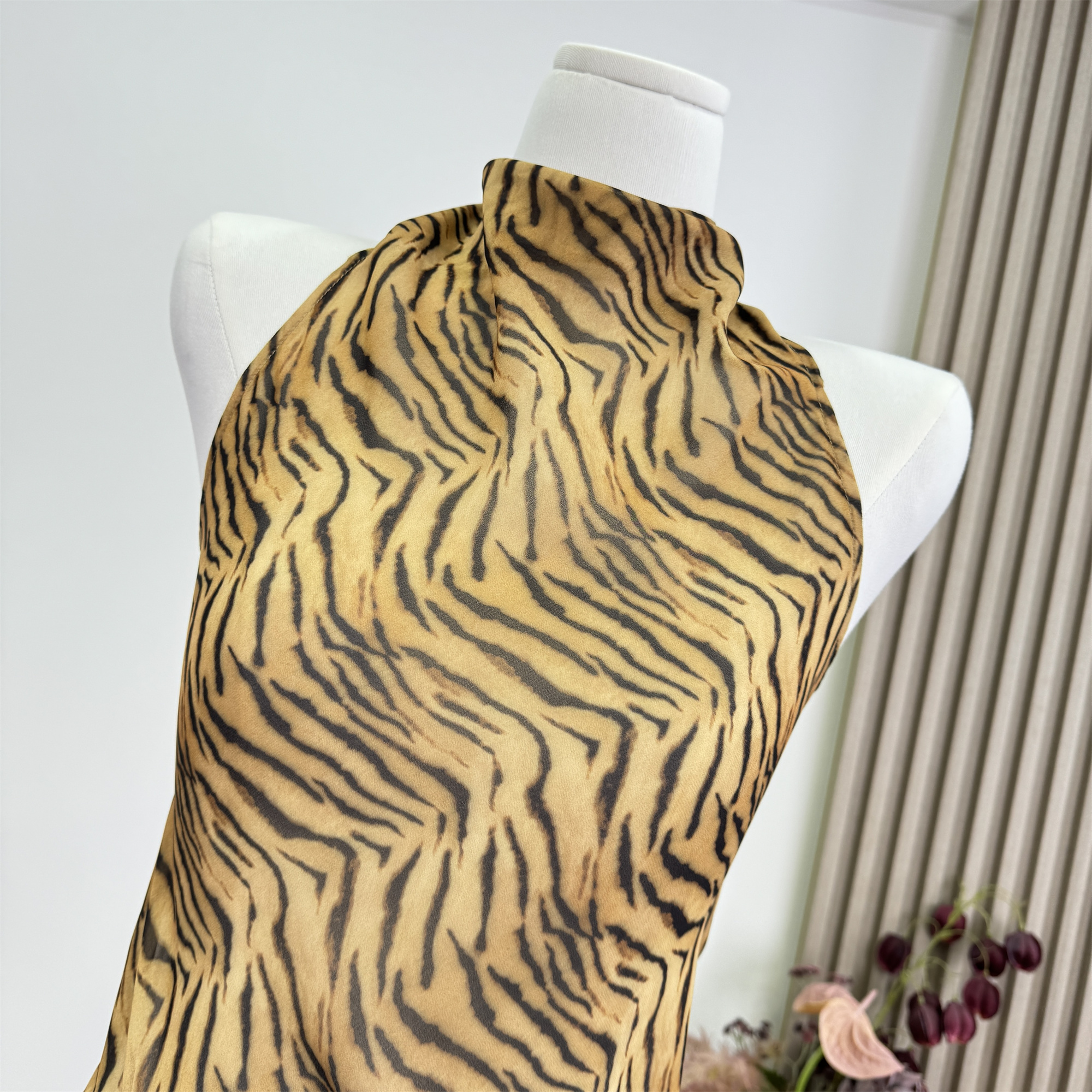 Retro Tiger Print Halter Neck Sleeveless Top with Backless Lace-Up Design - Image 2