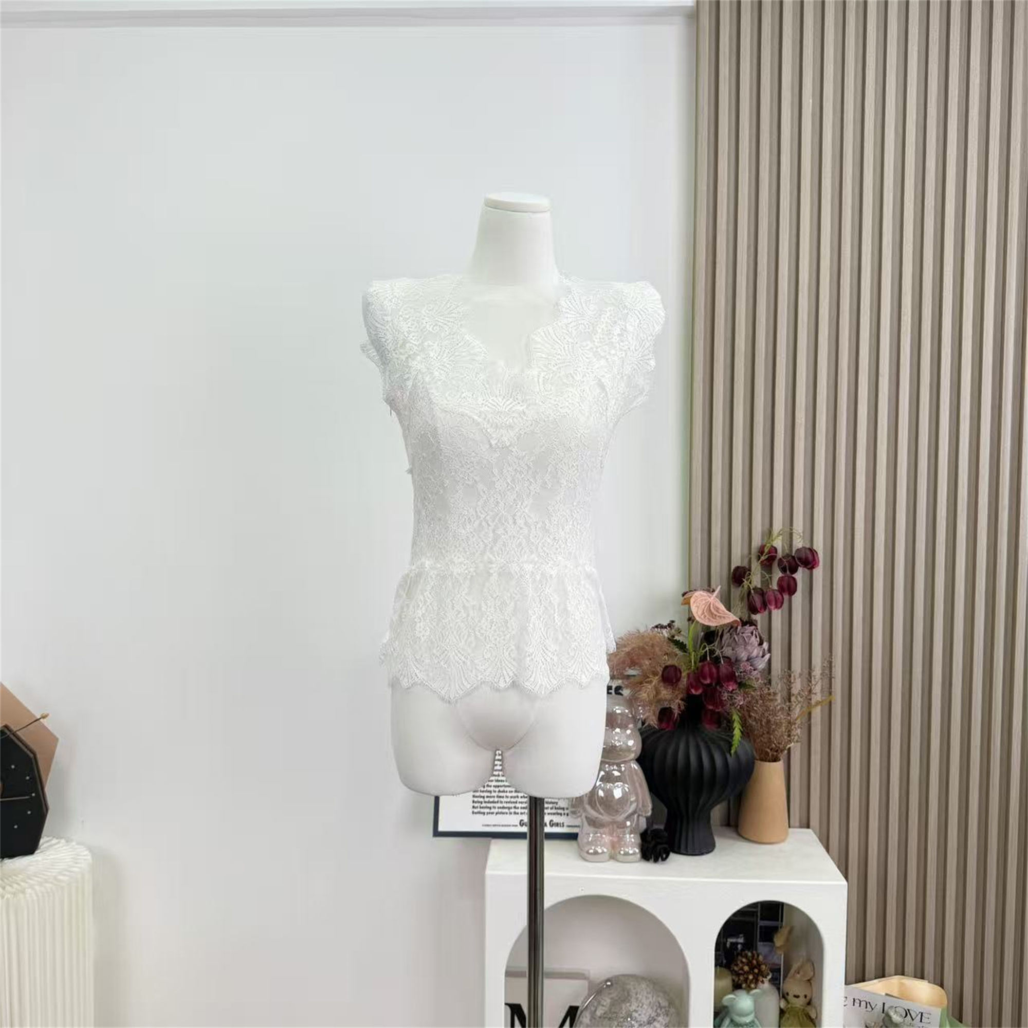 Woppei Lace V-Neck Slim Fit Camisole Women's Summer Tank Top - Image 4