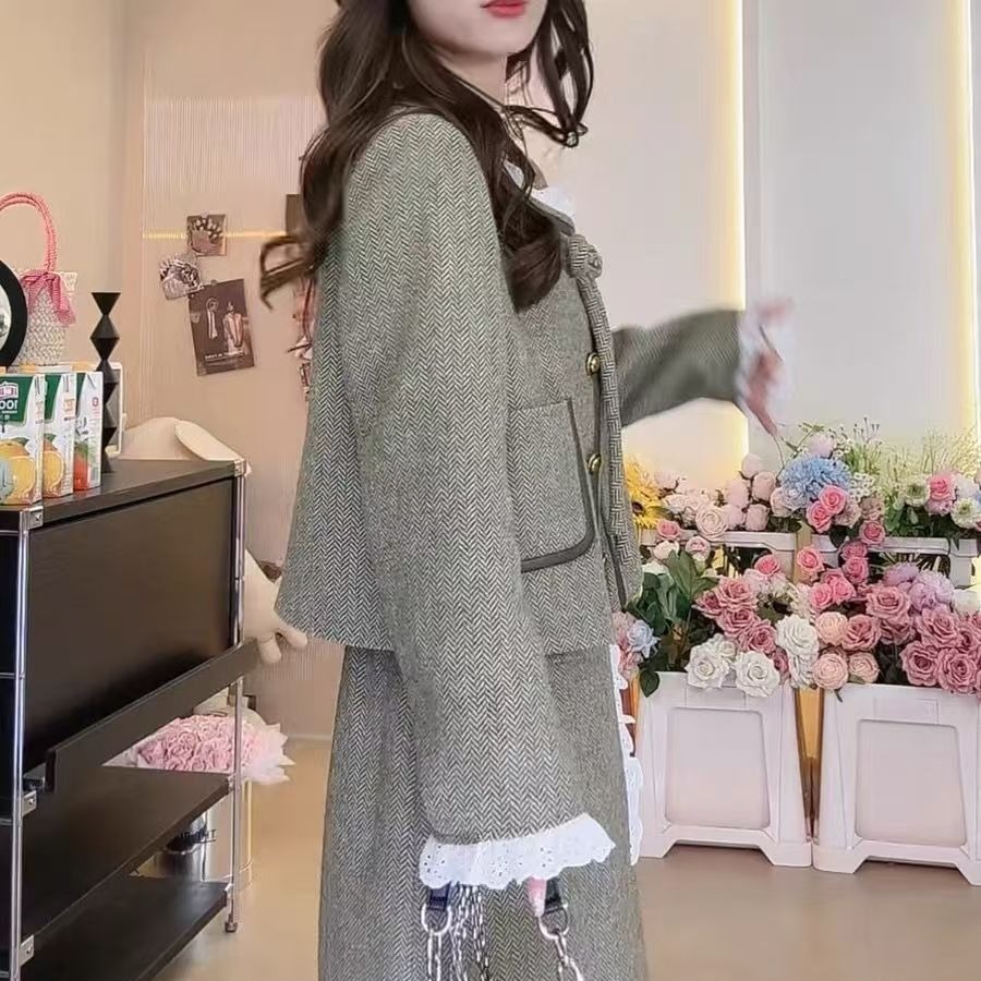 New Unique Design Light Luxury Minimalist Fashion Women's French Retro Top and Skirt Two-Piece Set - Image 5