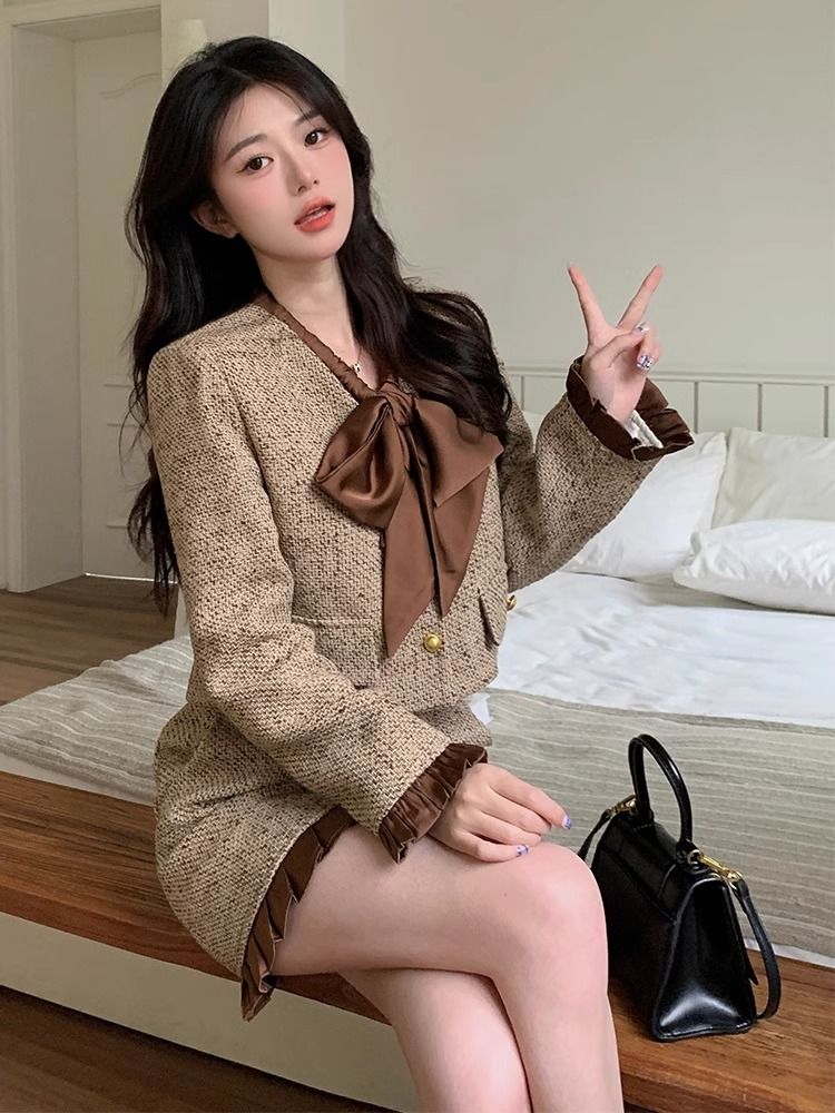 Women's 2026 Autumn Tweed-Style Two-Piece Set with Bow Short Jacket and Skirt - Image 4