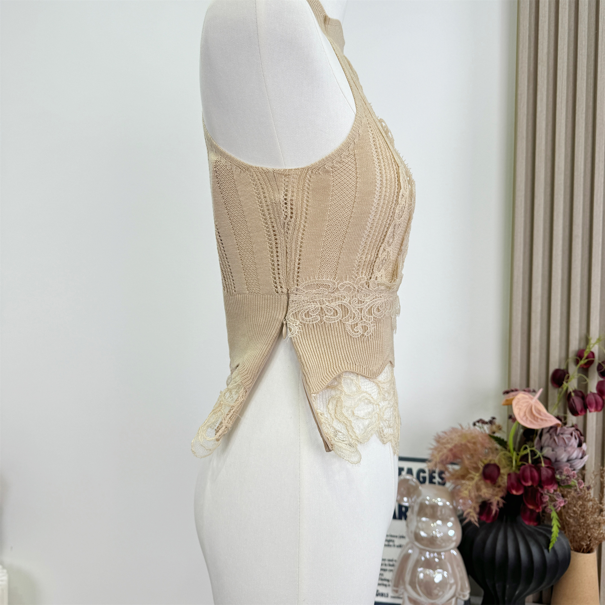 JAYKY YANG Windsor Love Half-Turtleneck Lace Spliced Hollow Knit Vest Slim Short Top - Image 3